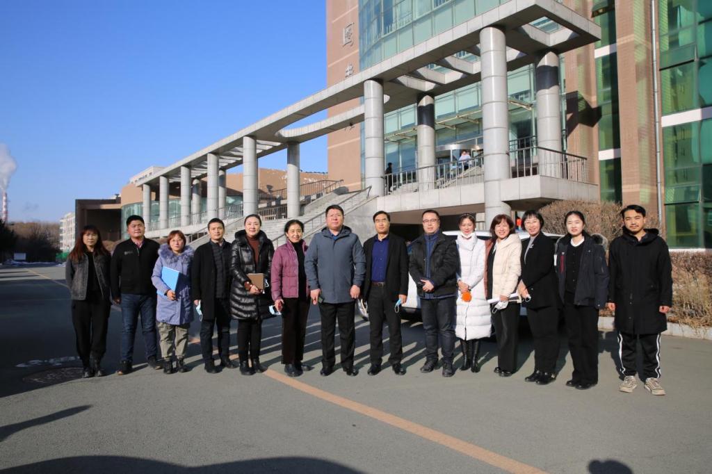 長(zhǎng)春經(jīng)開區(qū)工信局領(lǐng)導(dǎo)蒞臨我校指導(dǎo)創(chuàng)業(yè)孵化基地工作，共促校企協(xié)同發(fā)展